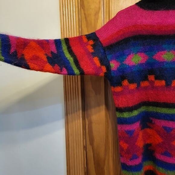 Vintage Hand-Knitted Colourful Geometric Sweater size large - Picture 4 of 9